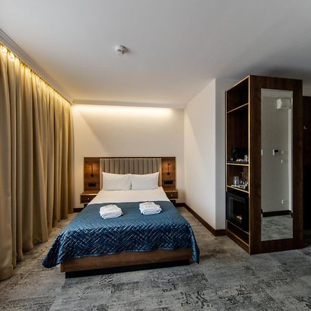 Sleep&Fly Okecie Warsaw Airport Bed & Breakfast Exterior photo