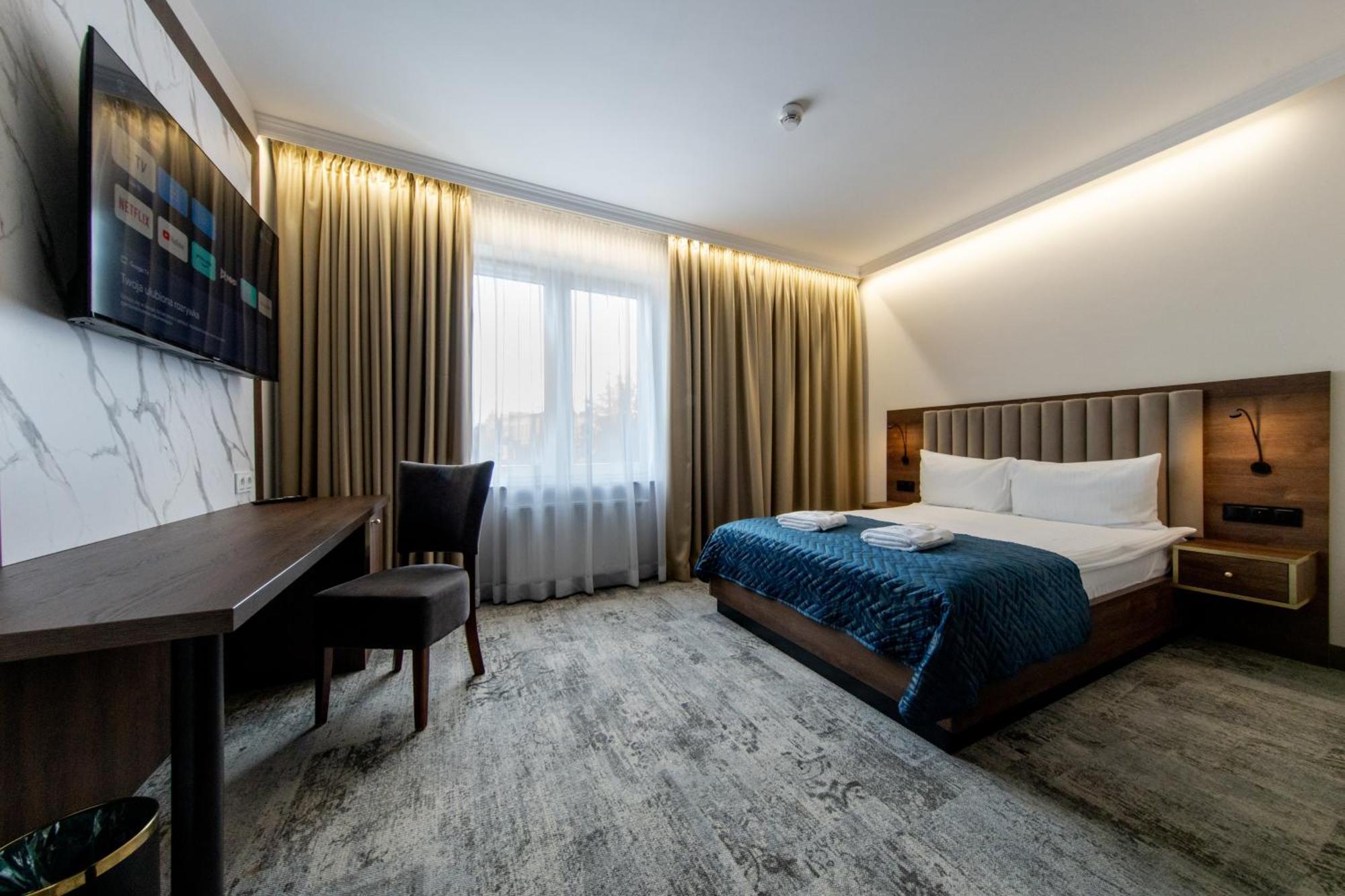 Sleep&Fly Okecie Warsaw Airport Bed & Breakfast Exterior photo