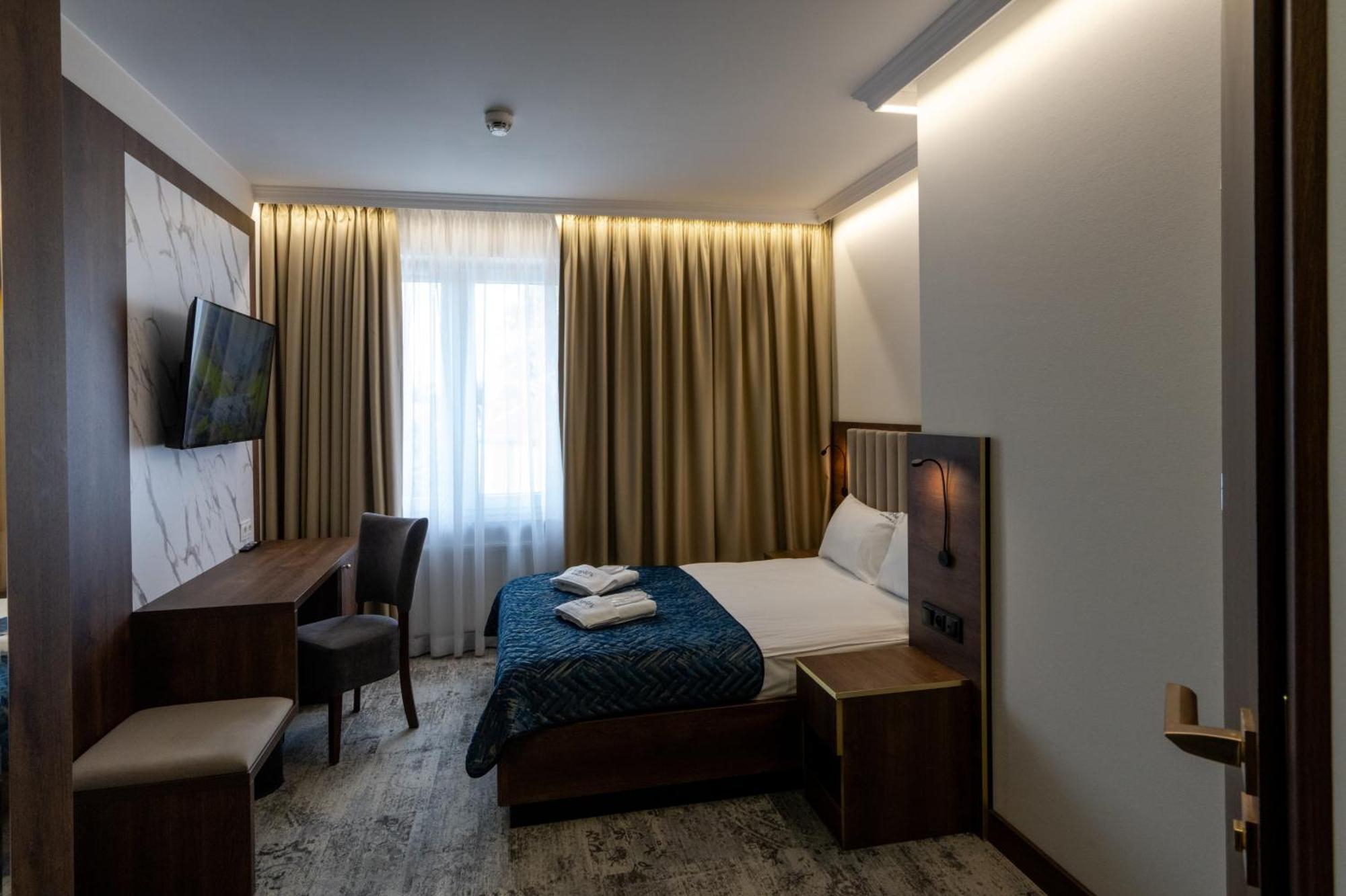 Sleep&Fly Okecie Warsaw Airport Bed & Breakfast Exterior photo
