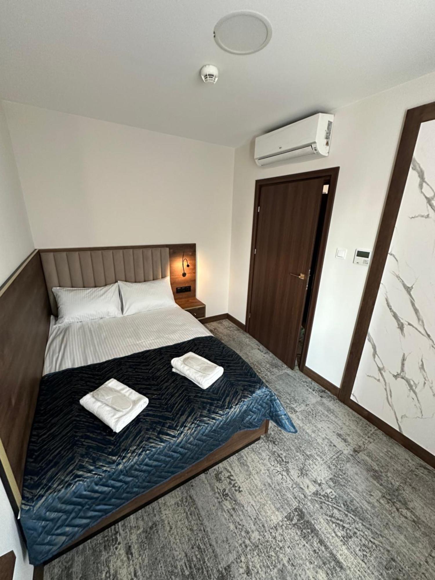 Sleep&Fly Okecie Warsaw Airport Bed & Breakfast Exterior photo