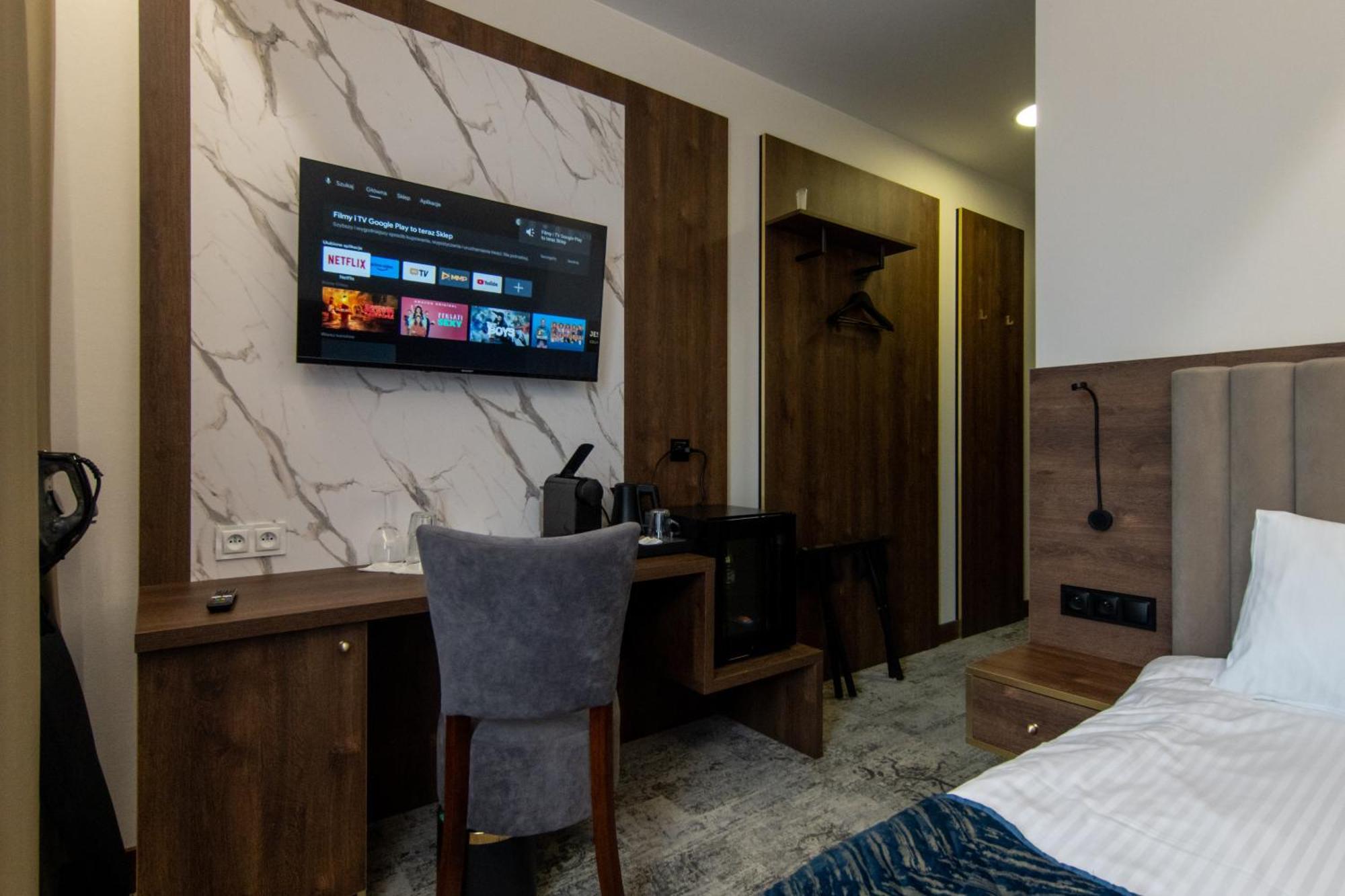 Sleep&Fly Okecie Warsaw Airport Bed & Breakfast Exterior photo