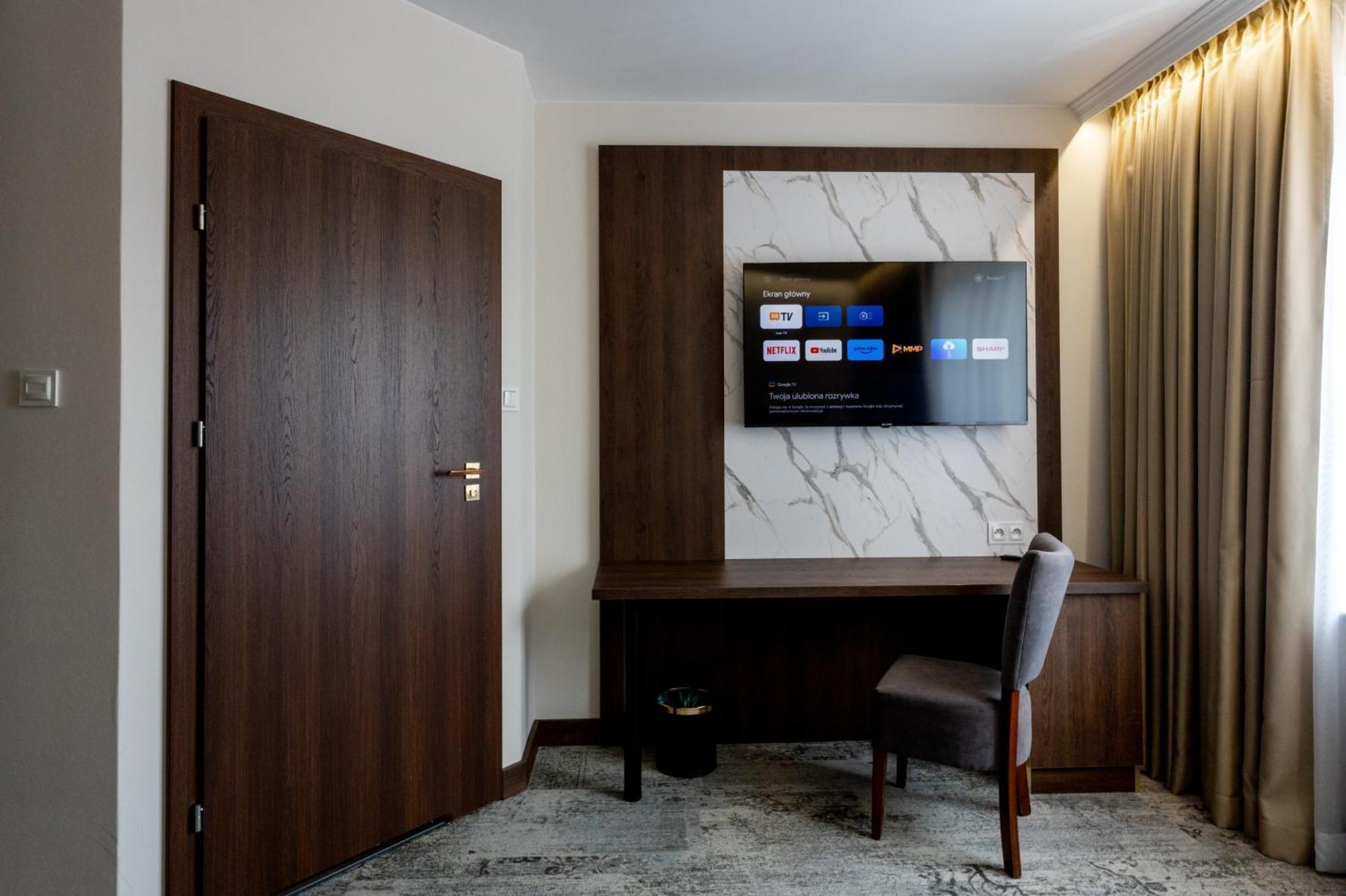 Sleep&Fly Okecie Warsaw Airport Bed & Breakfast Exterior photo