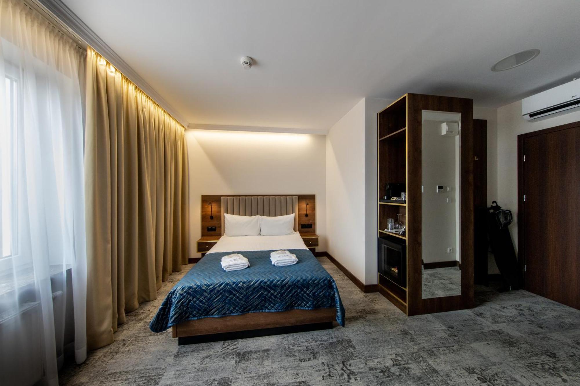 Sleep&Fly Okecie Warsaw Airport Bed & Breakfast Exterior photo