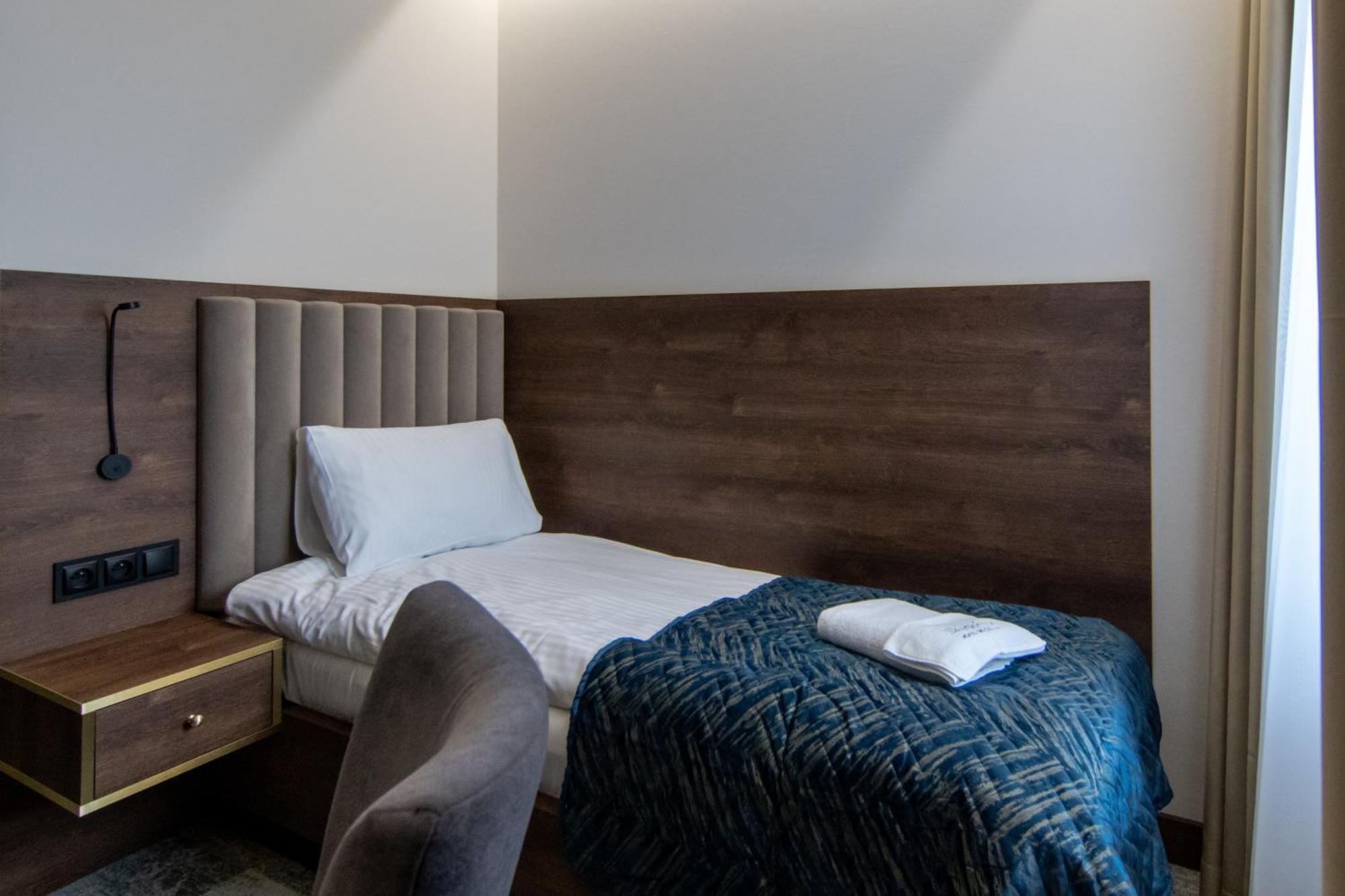 Sleep&Fly Okecie Warsaw Airport Bed & Breakfast Exterior photo